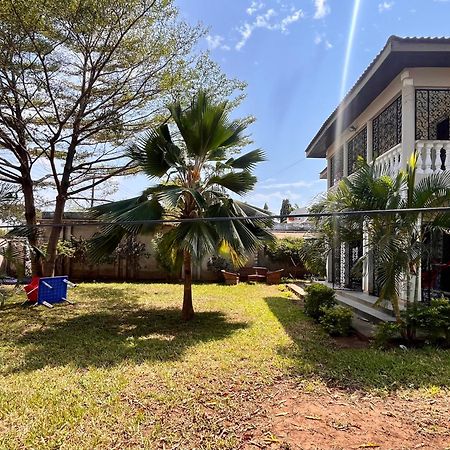 Akogo House - Bnb , Hostel, Backpackers & Volunteer Center Mombasa Exterior foto