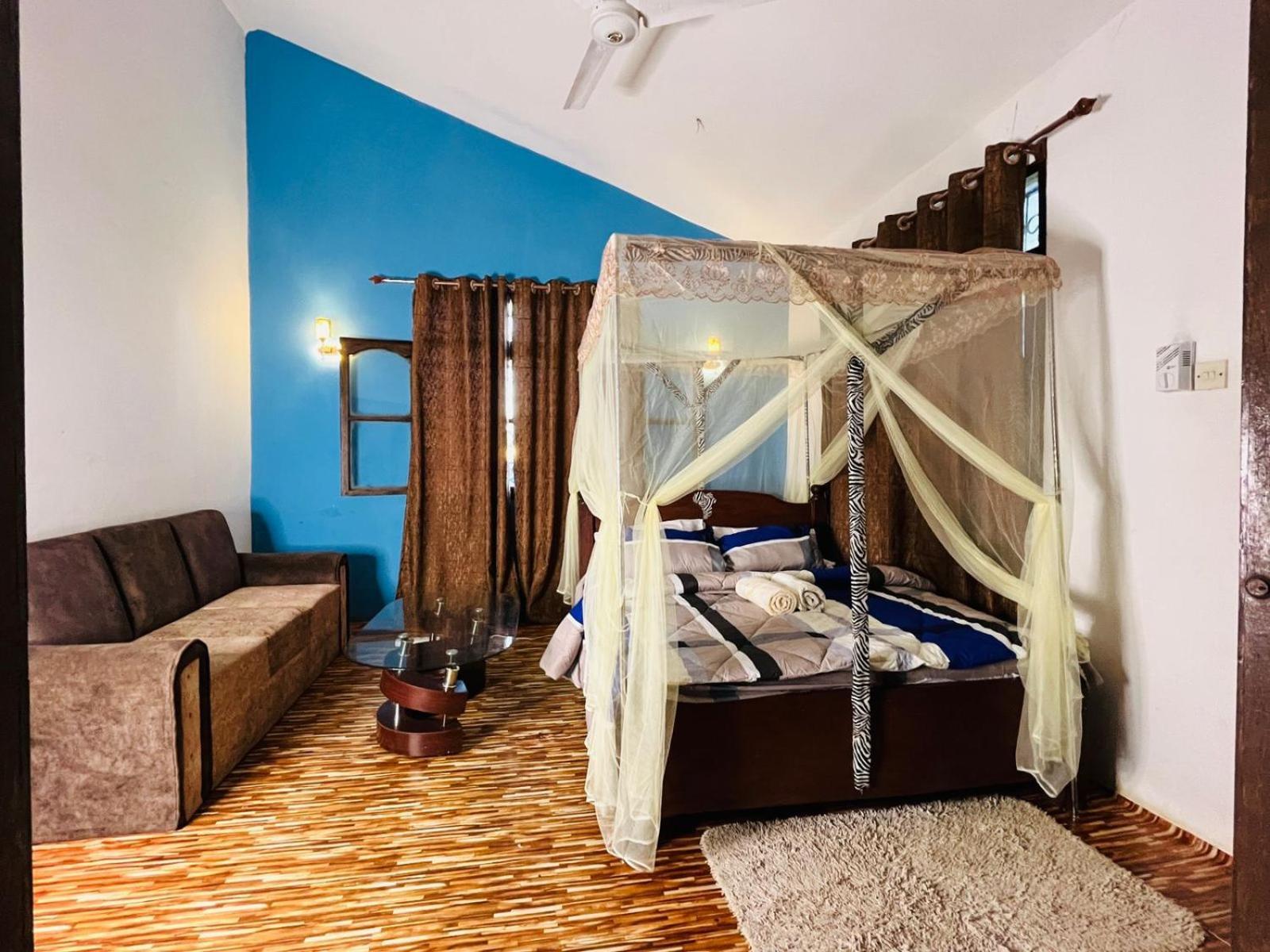 Akogo House - Bnb , Hostel, Backpackers & Volunteer Center Mombasa Exterior foto