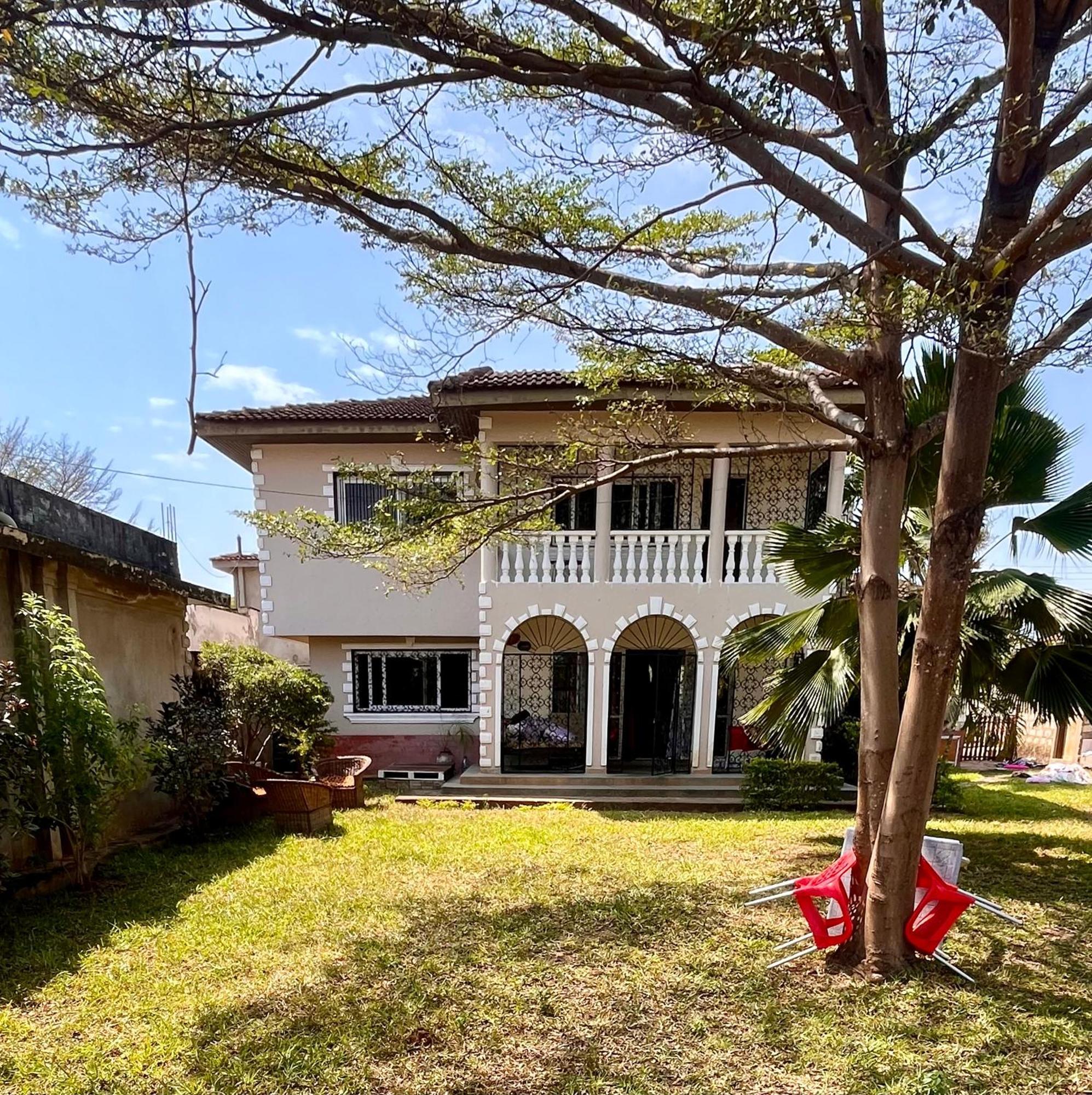 Akogo House - Bnb , Hostel, Backpackers & Volunteer Center Mombasa Exterior foto