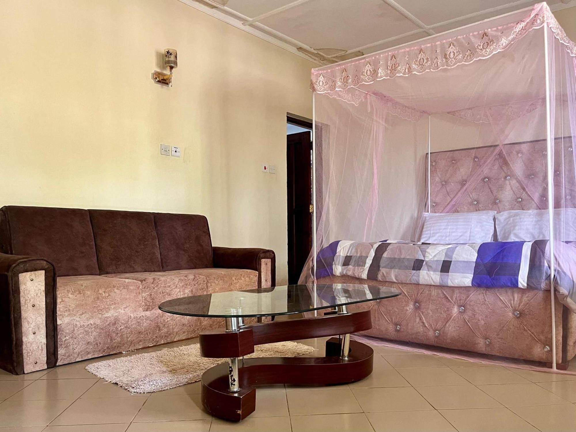 Akogo House - Bnb , Hostel, Backpackers & Volunteer Center Mombasa Exterior foto