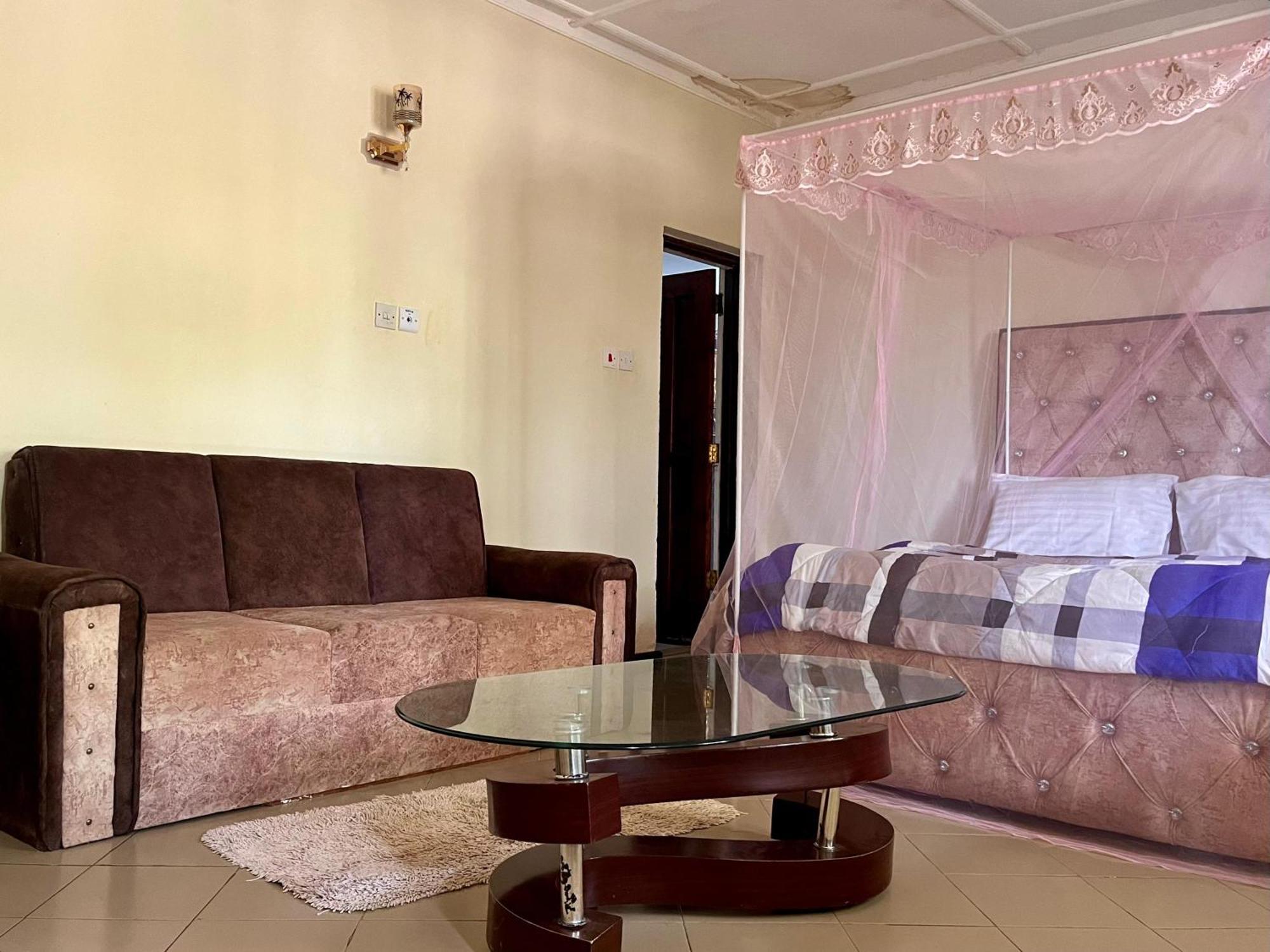 Akogo House - Bnb , Hostel, Backpackers & Volunteer Center Mombasa Exterior foto