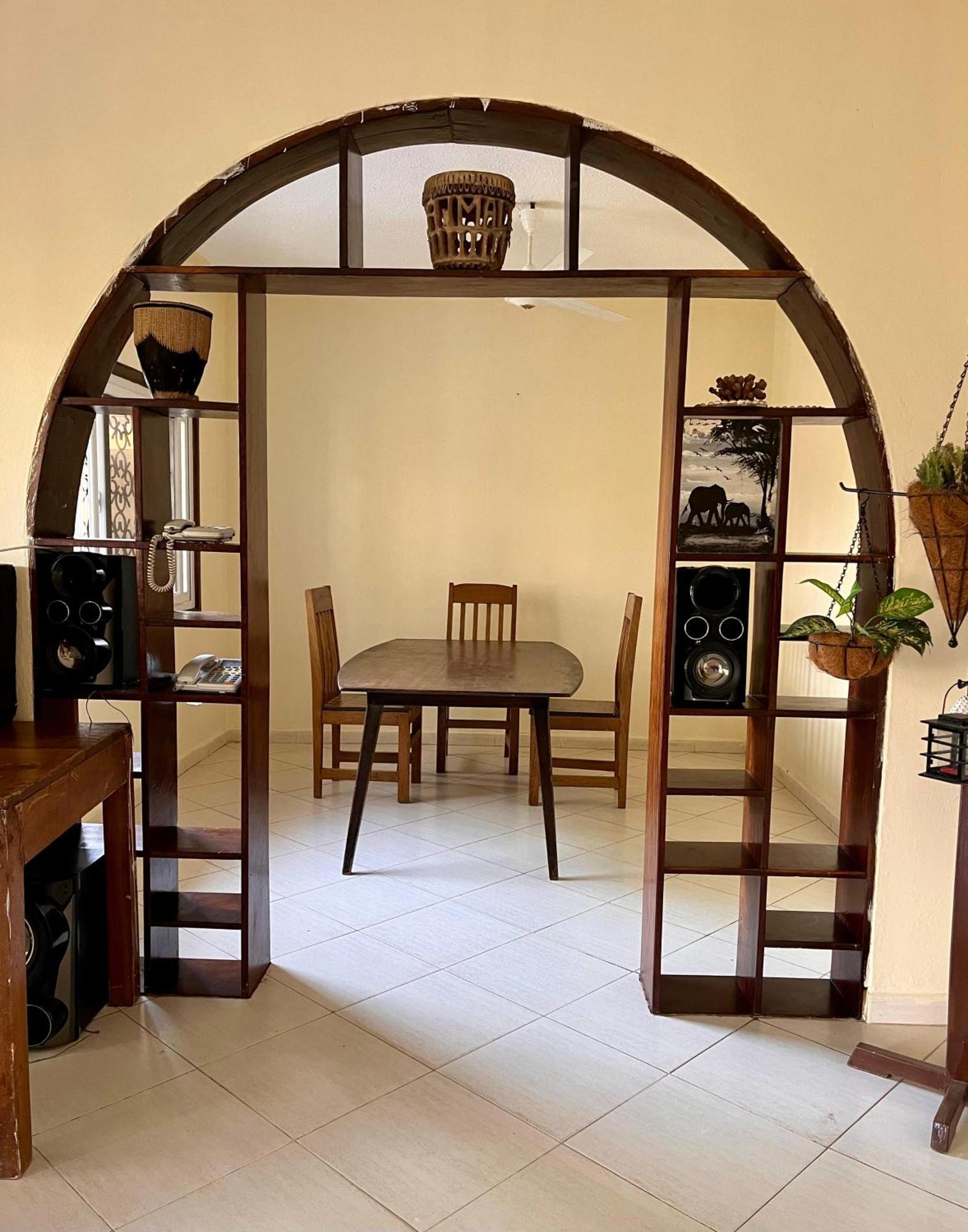 Akogo House - Bnb , Hostel, Backpackers & Volunteer Center Mombasa Exterior foto