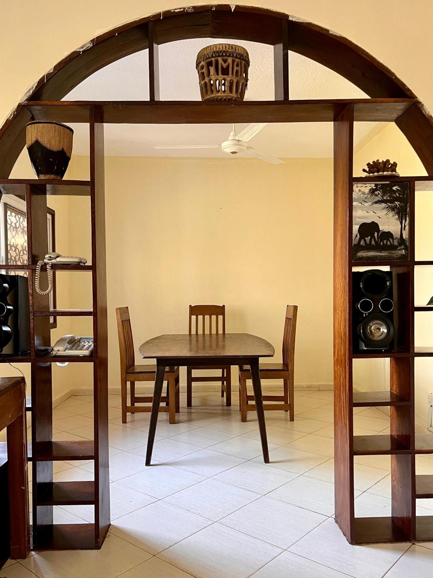 Akogo House - Bnb , Hostel, Backpackers & Volunteer Center Mombasa Exterior foto