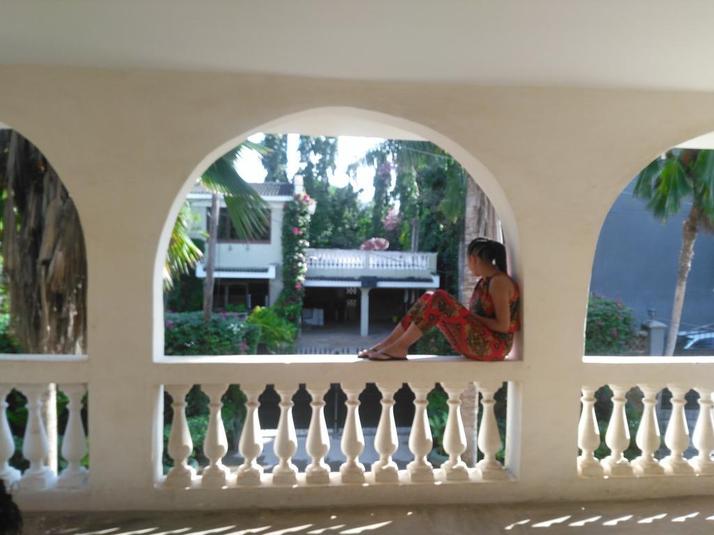 Akogo House - Bnb , Hostel, Backpackers & Volunteer Center Mombasa Exterior foto
