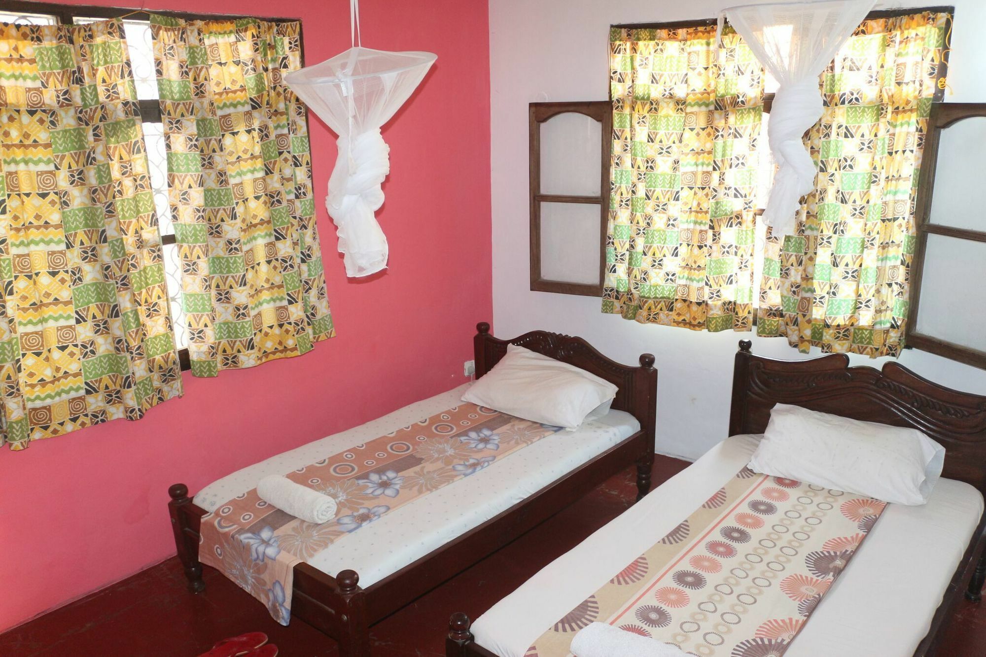 Akogo House - Bnb , Hostel, Backpackers & Volunteer Center Mombasa Exterior foto